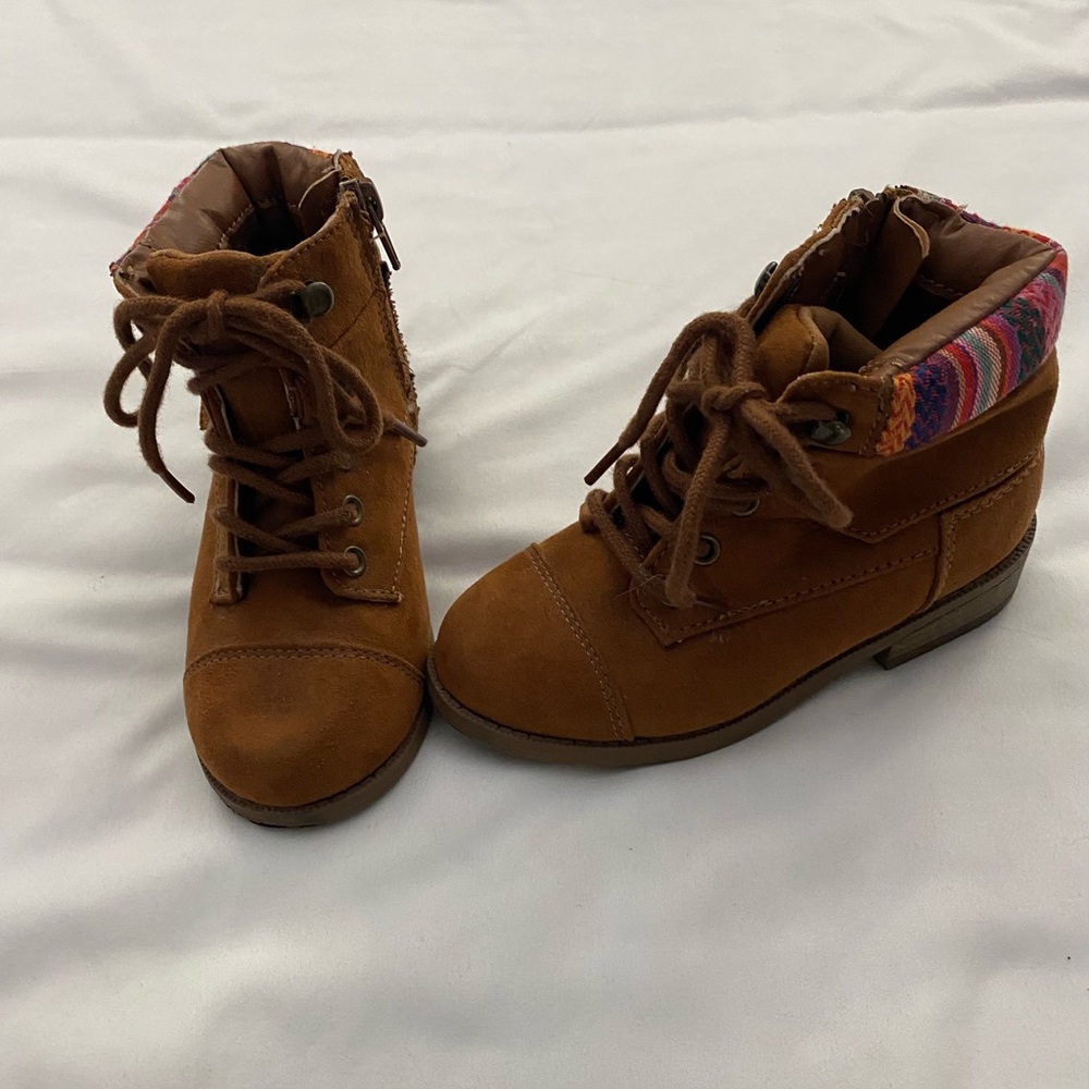 Kid’s Boots by Roebuck & Co  Size 10M